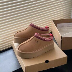 UGG SLIPPERS